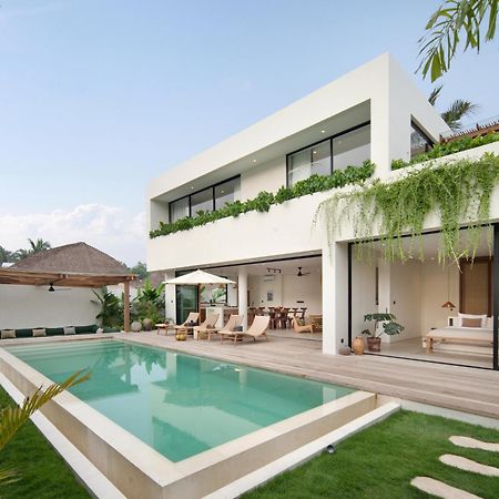 Tias Villas Kuta  エクステリア 写真